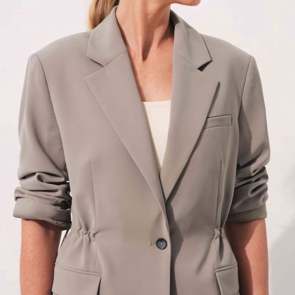 Athleta MVP Blazer . suitable for both work and casual outings. versatile design - Picture 5 of 16